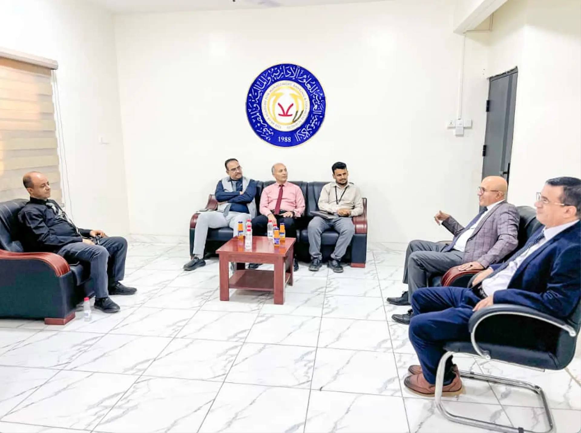 الأكاديمية العربية وبنك الأمل للتمويل الأصغر يناقشان فرص التعاون المشترك